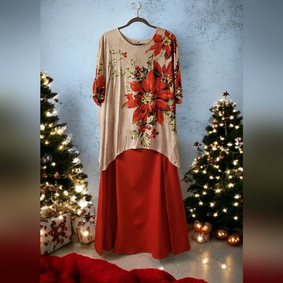 NEW! Poinsettia Print Women's Top - Red & Cream - Picture 2 of 2